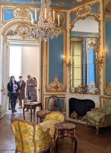 University of Buckingham students visit the Louvre