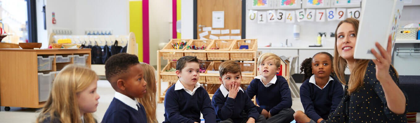 Teacher reading to primary school students