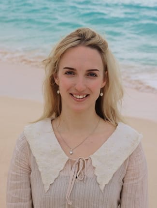 Photo of Elizabeth by the coast